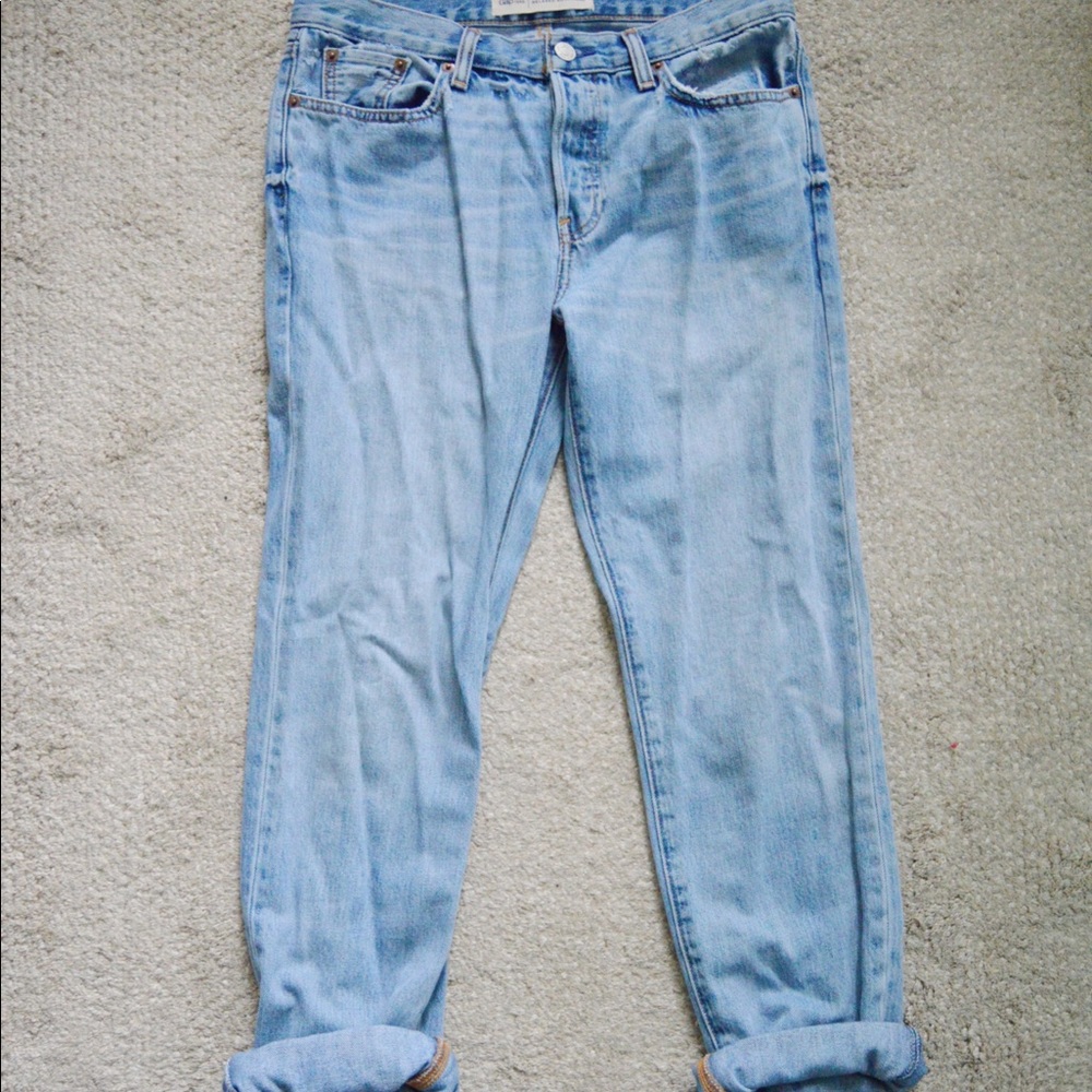 Light wash relaxed boyfriend jeans